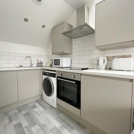 10Min To City - Free Parking - Private Studio - Contractor Friendly Manchester Bagian luar foto