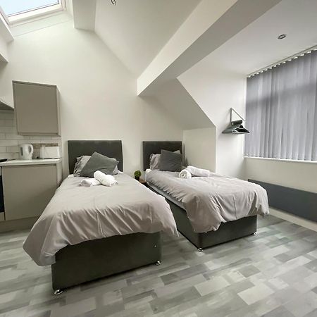 10Min To City - Free Parking - Private Studio - Contractor Friendly Manchester Bagian luar foto