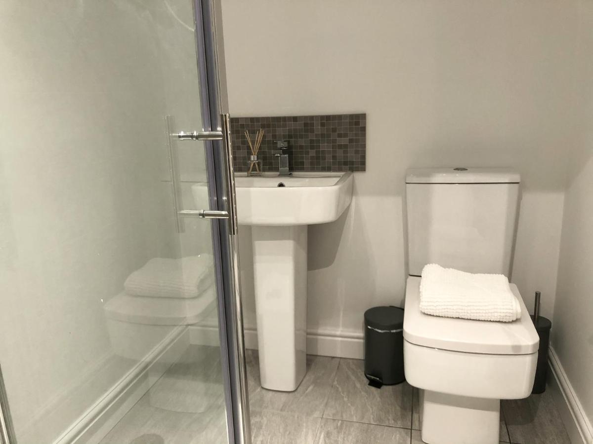 10Min To City - Free Parking - Private Studio - Contractor Friendly Manchester Bagian luar foto