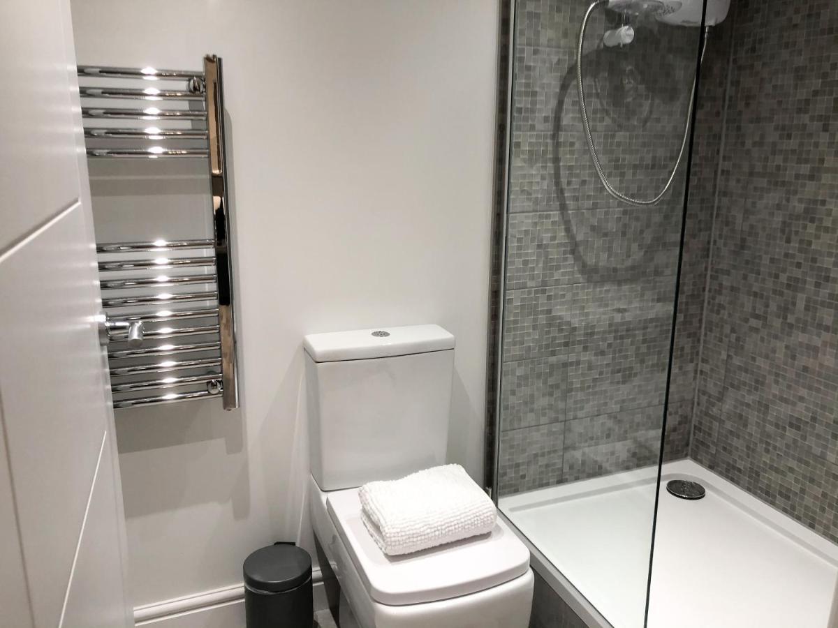10Min To City - Free Parking - Private Studio - Contractor Friendly Manchester Bagian luar foto