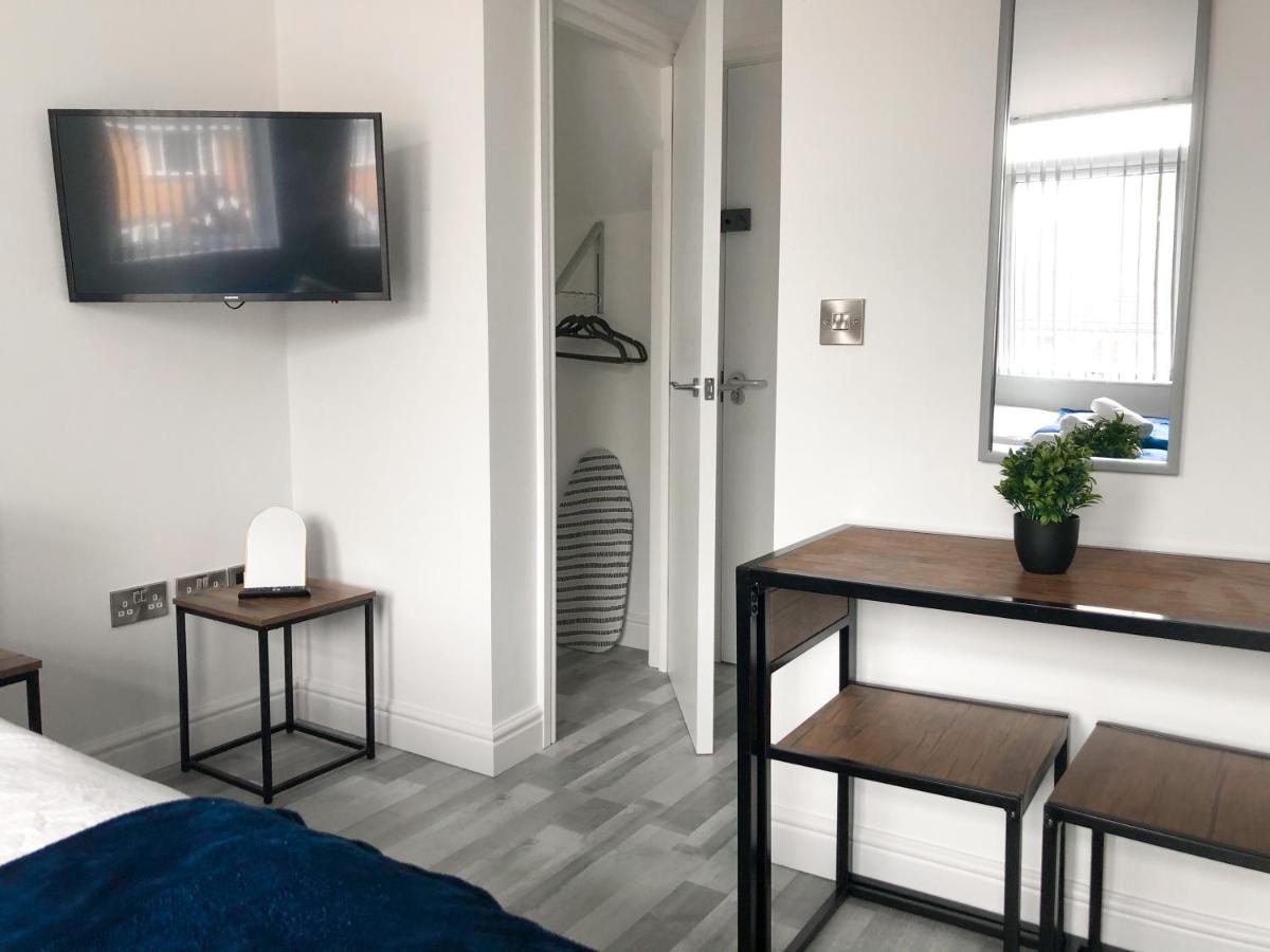 10Min To City - Free Parking - Private Studio - Contractor Friendly Manchester Bagian luar foto