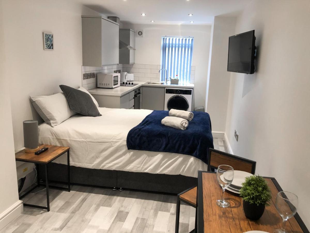 10Min To City - Free Parking - Private Studio - Contractor Friendly Manchester Bagian luar foto