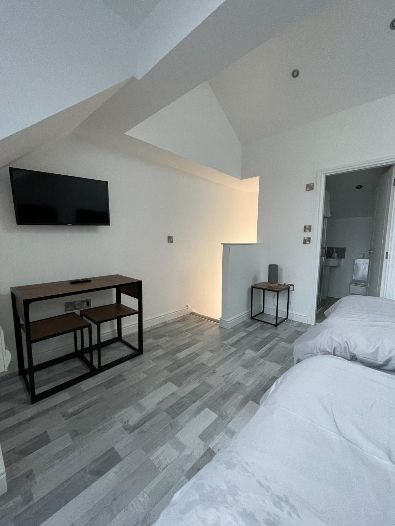 10Min To City - Free Parking - Private Studio - Contractor Friendly Manchester Bagian luar foto