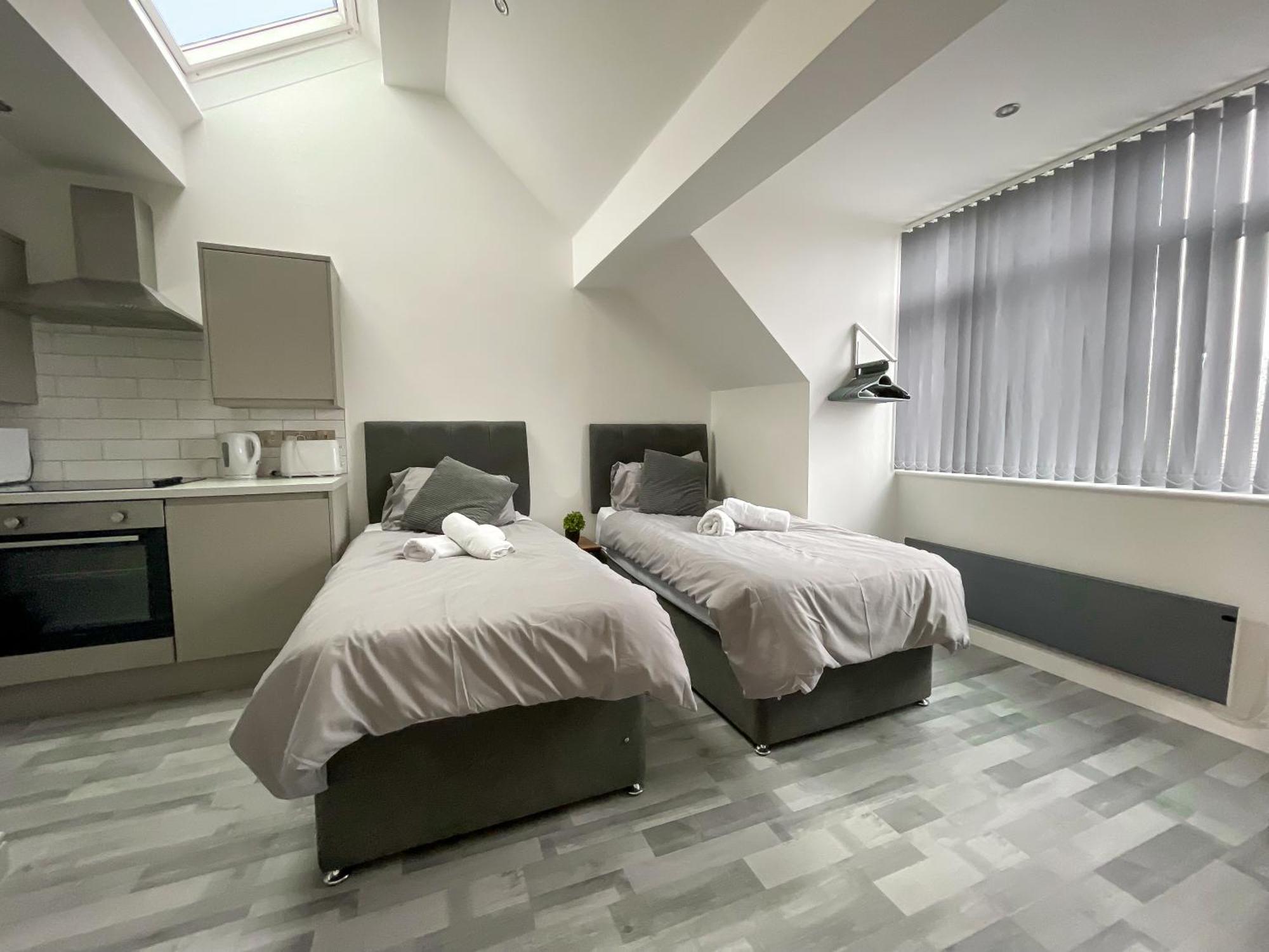 10Min To City - Free Parking - Private Studio - Contractor Friendly Manchester Bagian luar foto